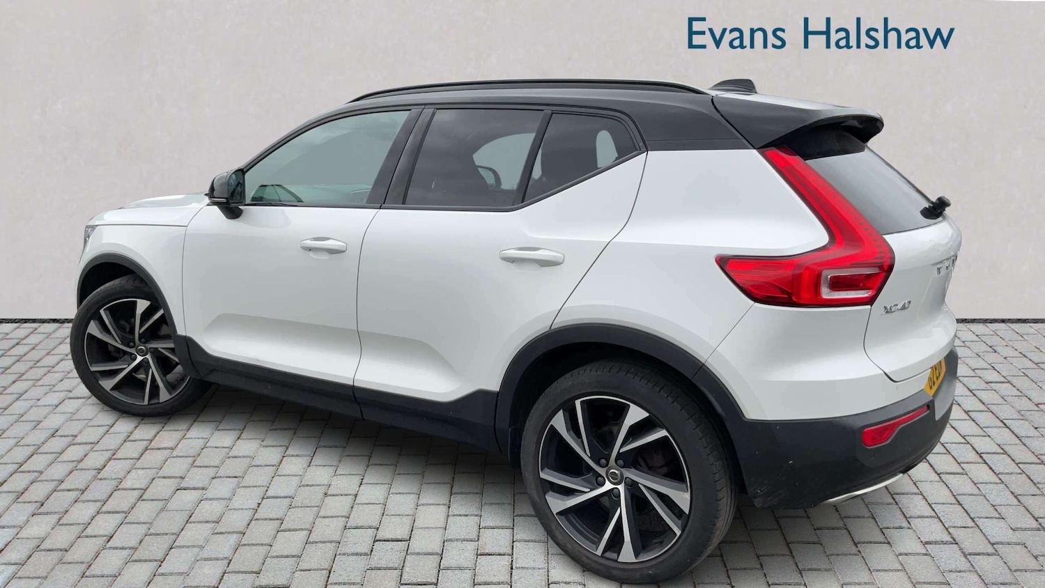 Used Volvo XC40 2020 for sale - 78037761: Photo 2