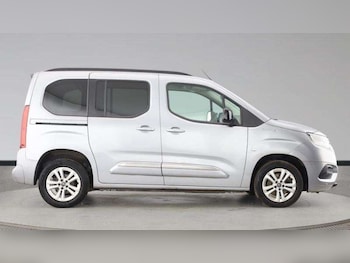 Used Toyota PROACE CITY Verso 2024 for sale - 79466975: Photo