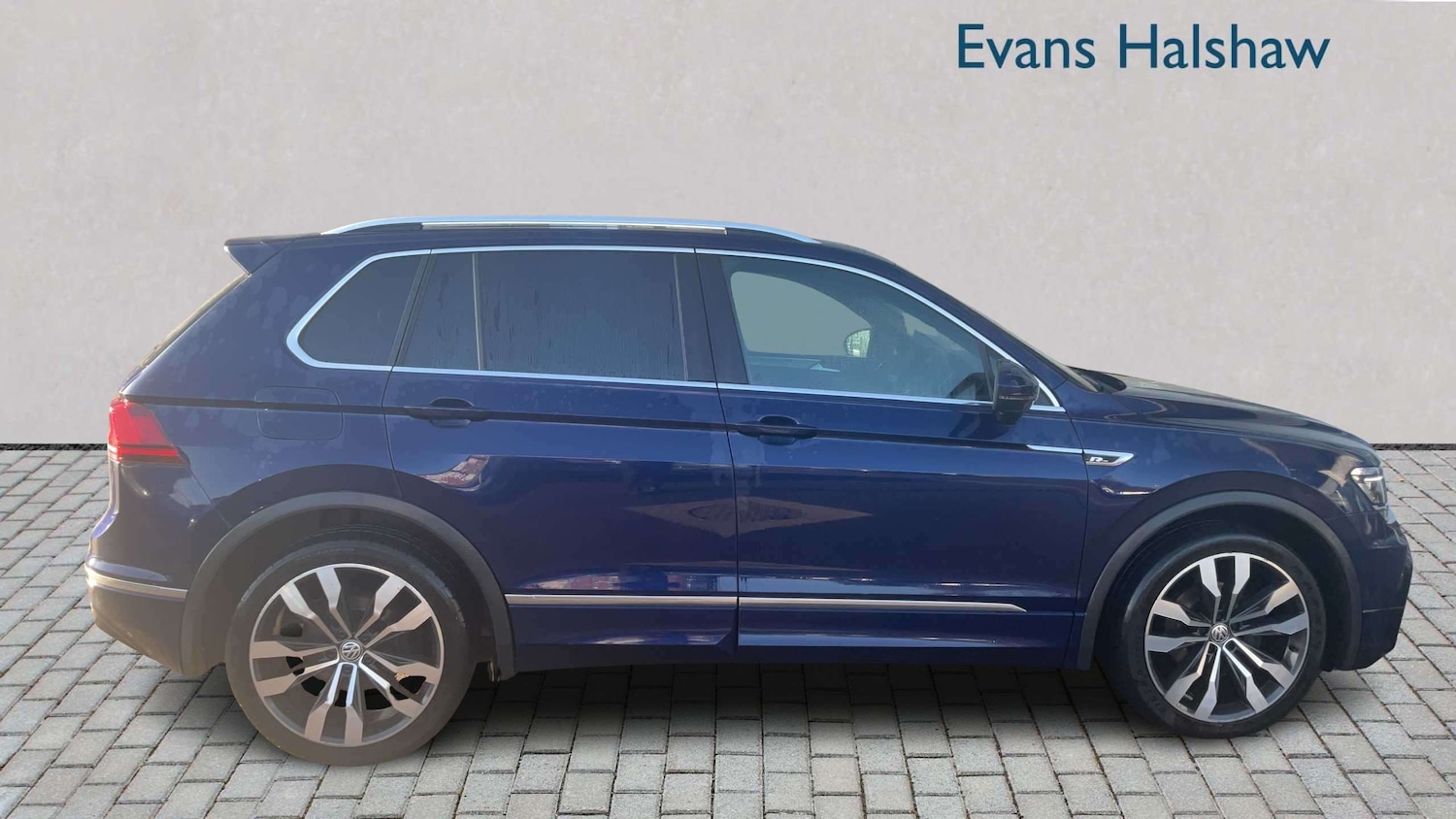 Used Volkswagen Tiguan 2018 for sale - 78119132: Photo 2