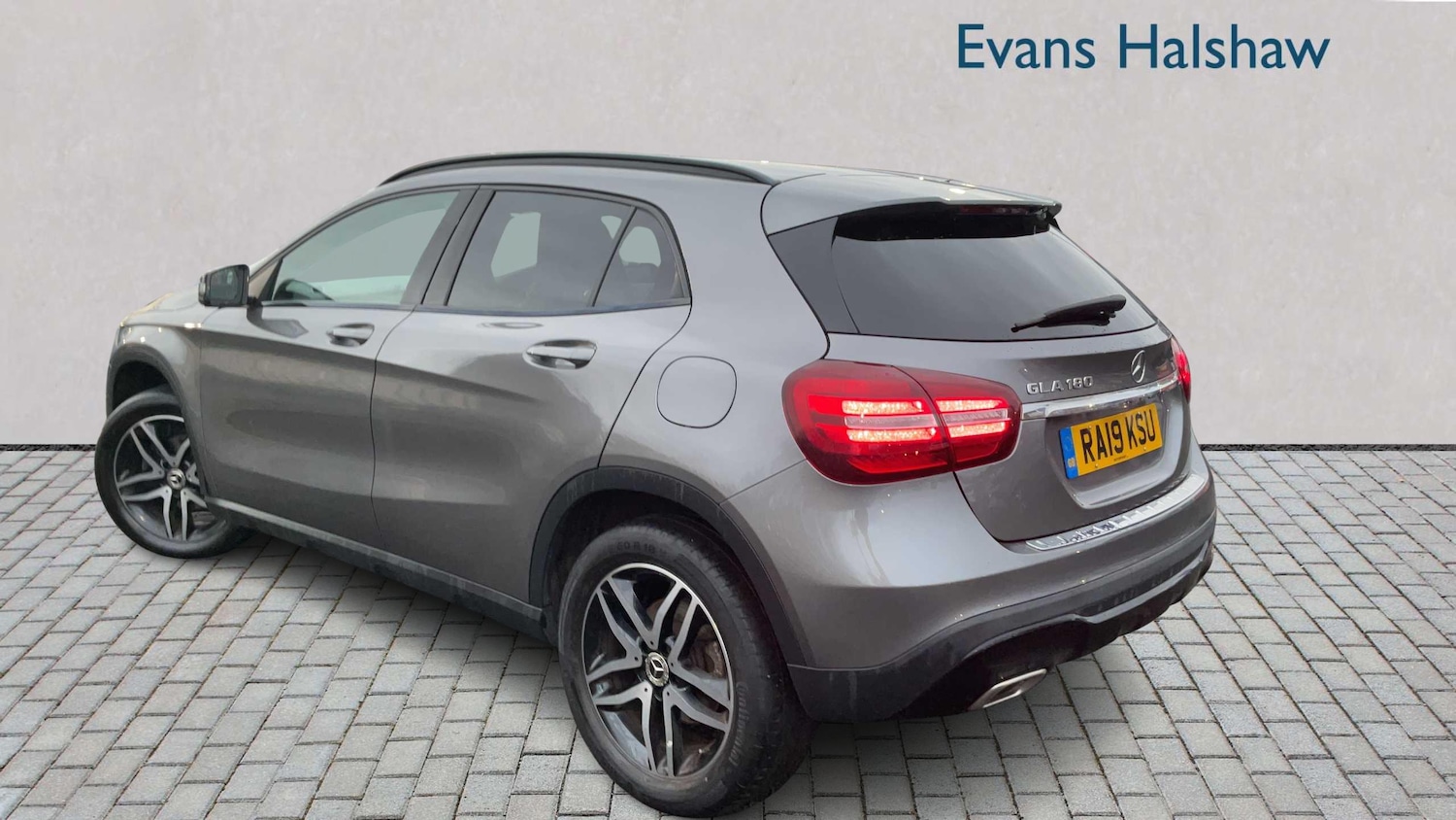 Used Mercedes-Benz GLA 2019 for sale - 77232996: Photo 2