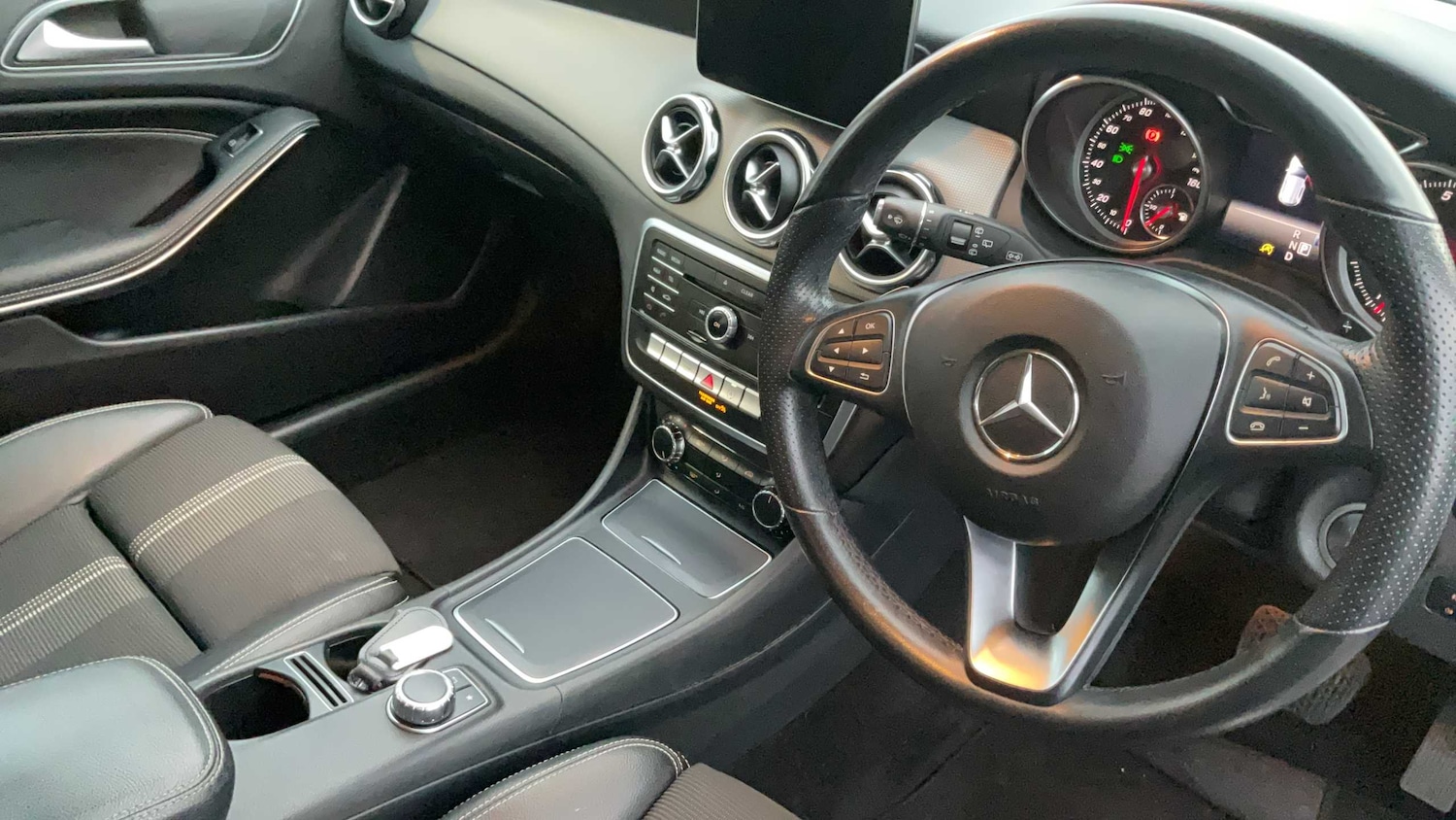 Used Mercedes-Benz GLA 2019 for sale - 77232996: Photo 8