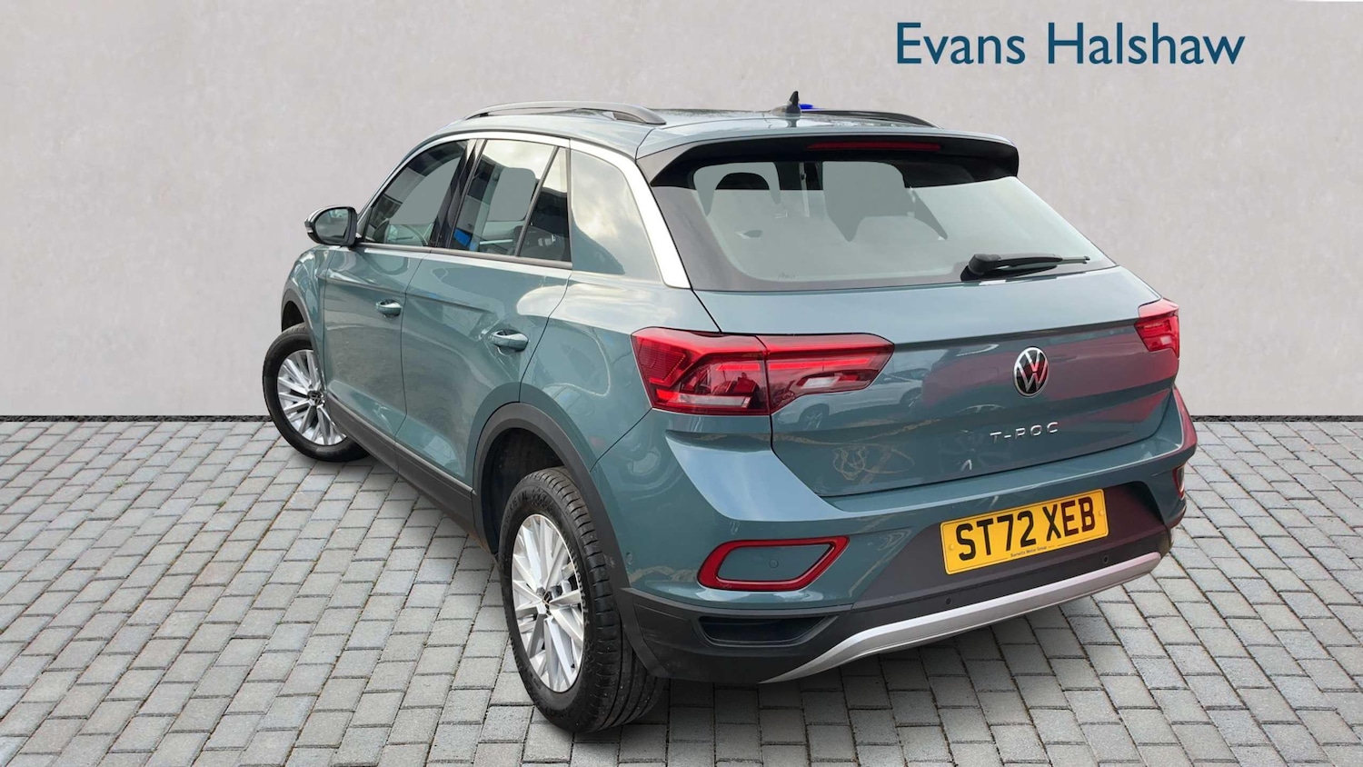 Used Volkswagen T-Roc 2023 for sale - 77648994: Photo 2