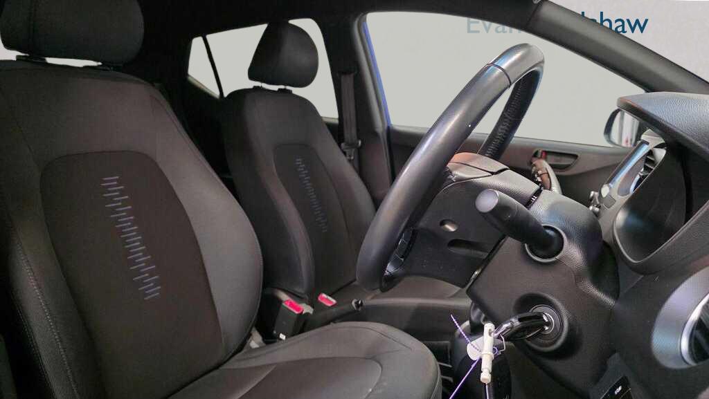 Used Hyundai i10 2018 for sale - 77112387: Photo 9