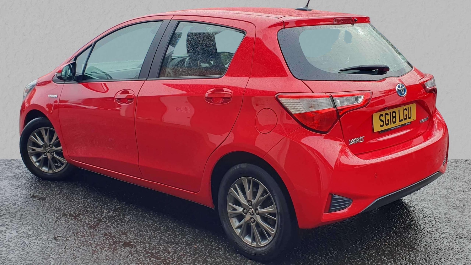 Used Toyota Yaris 2018 for sale - 77147295: Photo 2