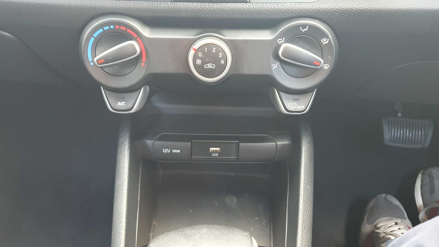 Used Kia Stonic 2022 for sale - 75951410: Photo 22