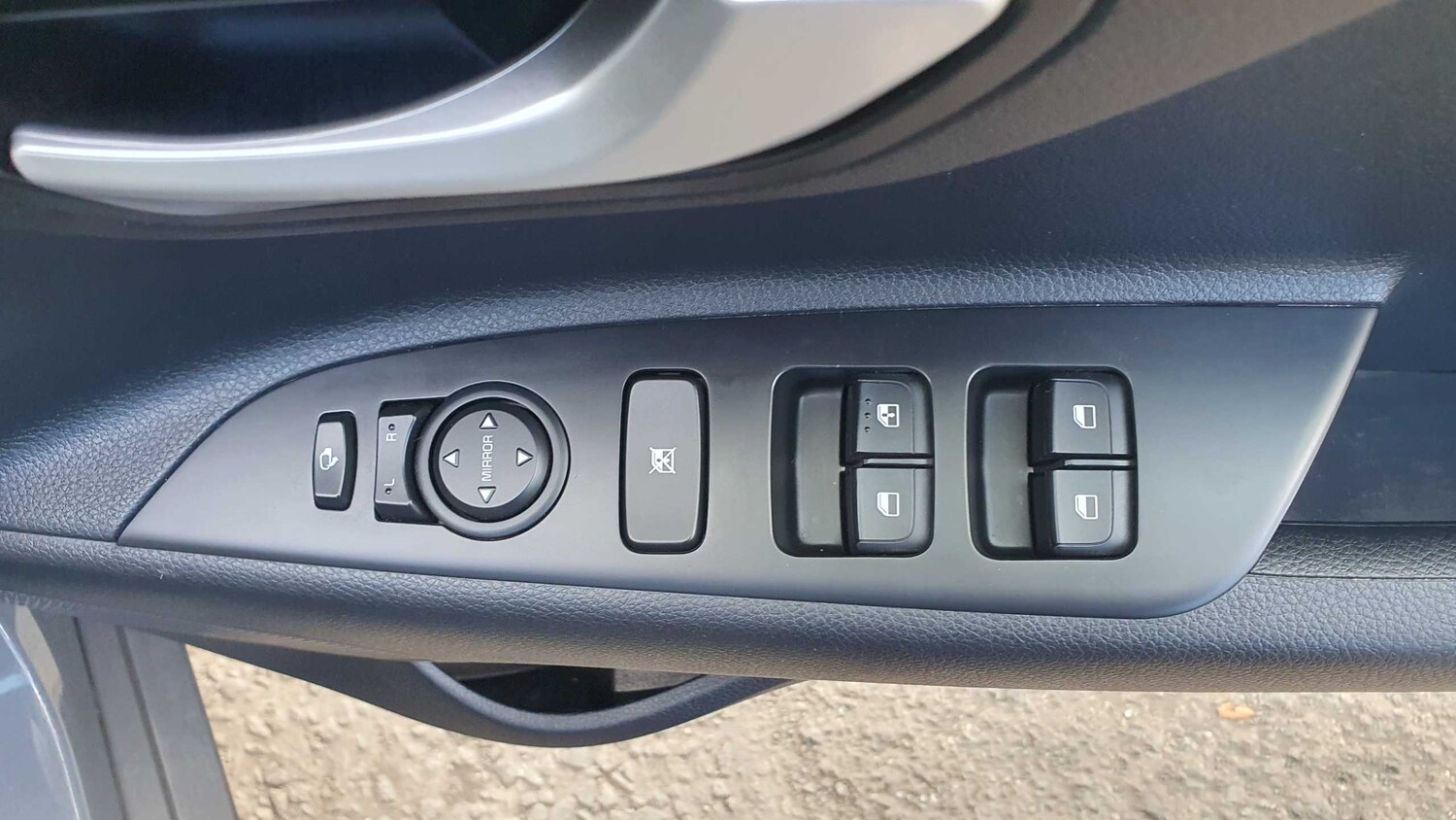 Used Kia Stonic 2022 for sale - 75951410: Photo 33