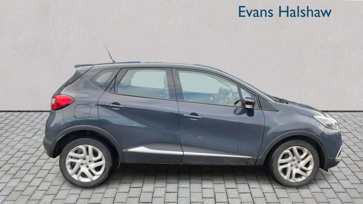 Used Renault Captur 2016 for sale - 77899222: Photo 2