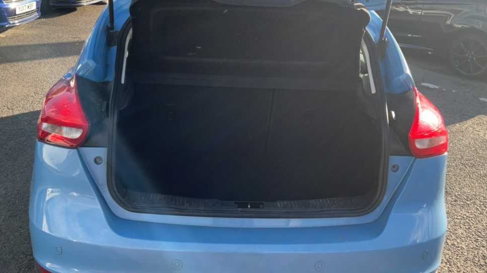 Used Ford Focus 2017 for sale - 76442490: Photo 5