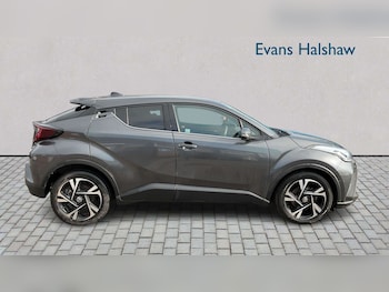 Used Toyota C-HR 2023 for sale - 77800080: Photo