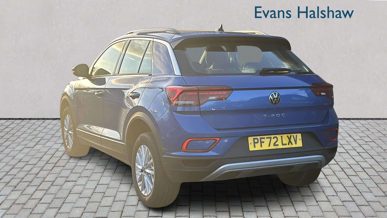 Used Volkswagen T-Roc 2023 for sale - 77740823: Photo 2