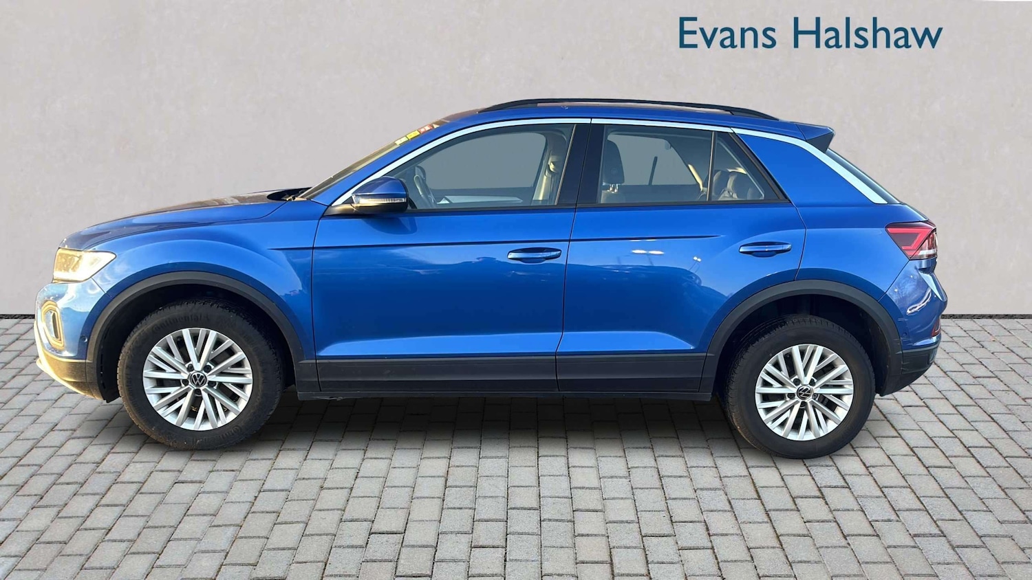 Used Volkswagen T-Roc 2023 for sale - 77740823: Photo 3