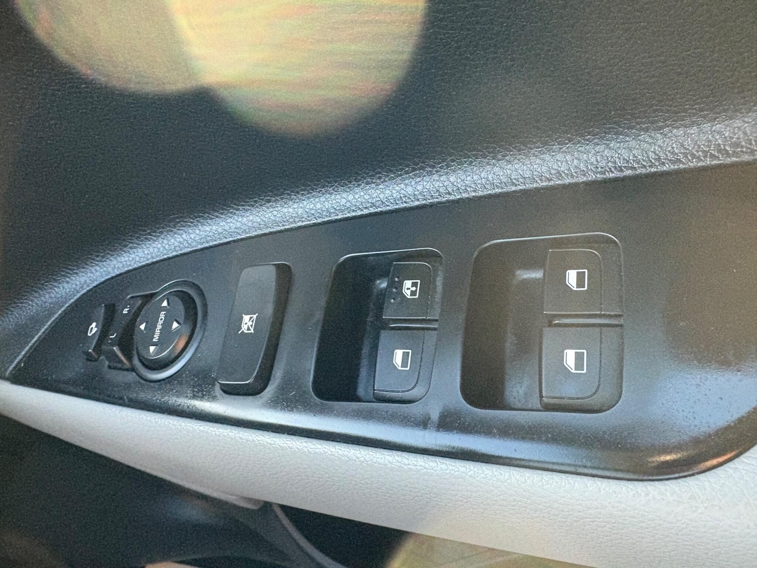 Used Kia Stonic 2017 for sale - 76752524: Photo 18