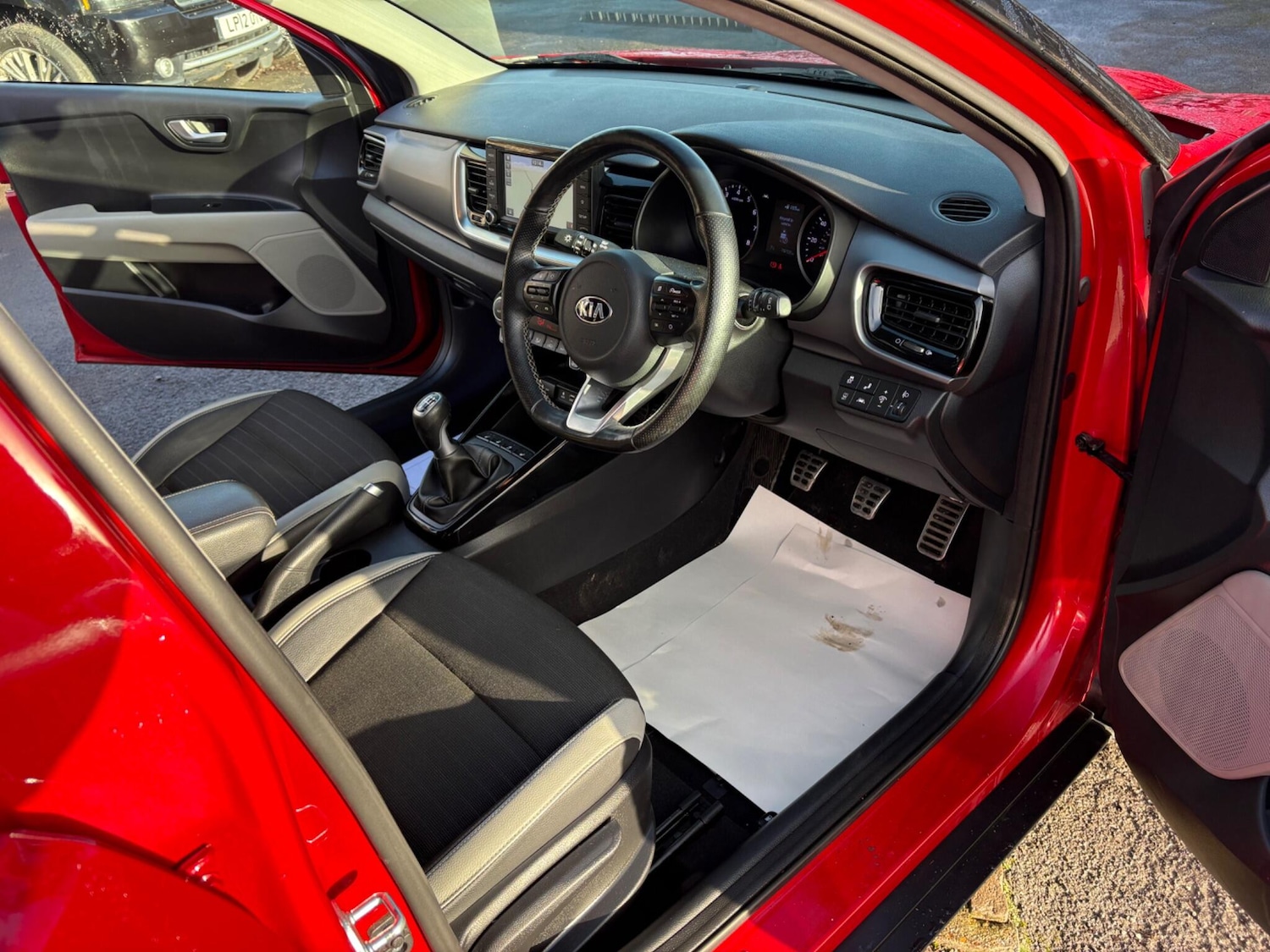 Used Kia Stonic 2017 for sale - 76752524: Photo 21