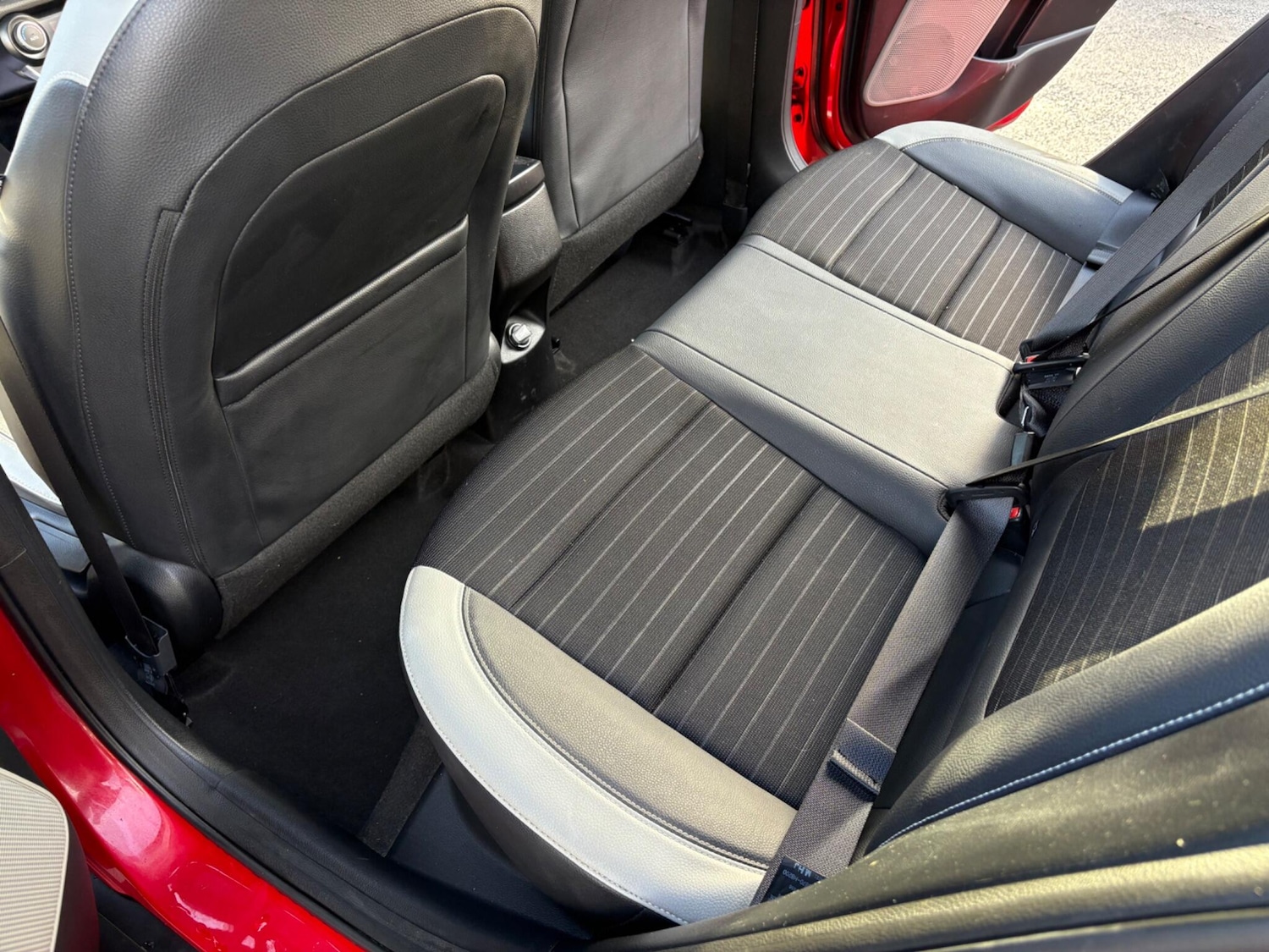 Used Kia Stonic 2017 for sale - 76752524: Photo 25