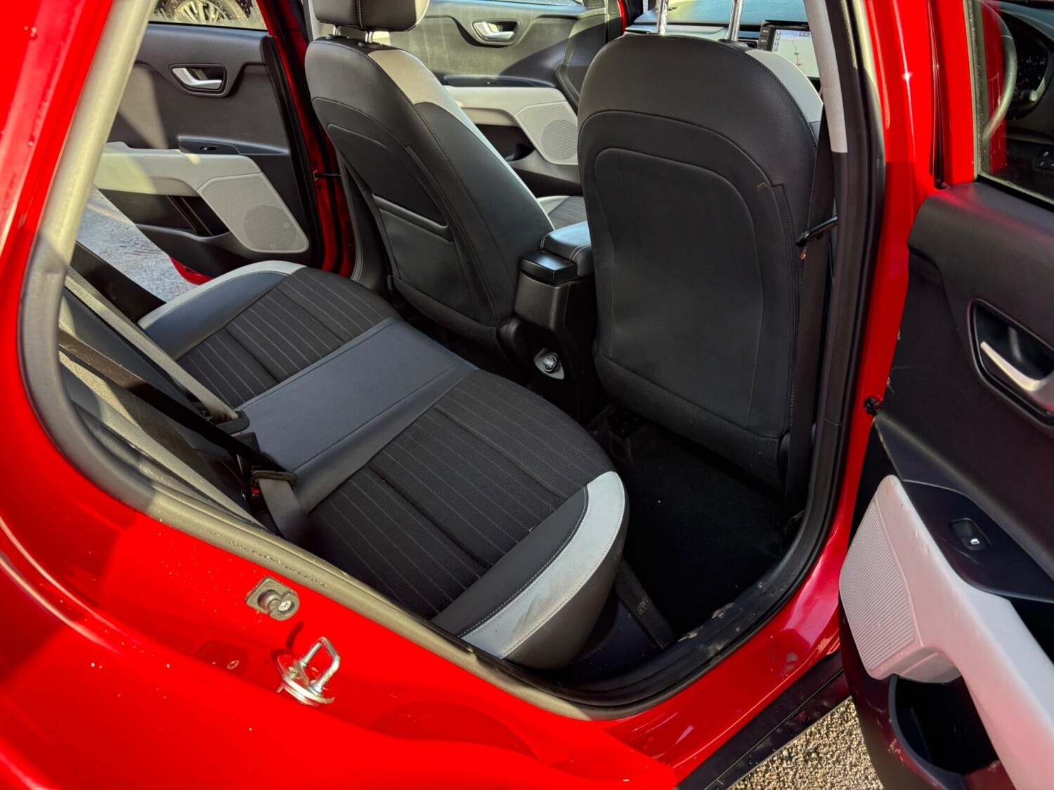 Used Kia Stonic 2017 for sale - 76752524: Photo 26