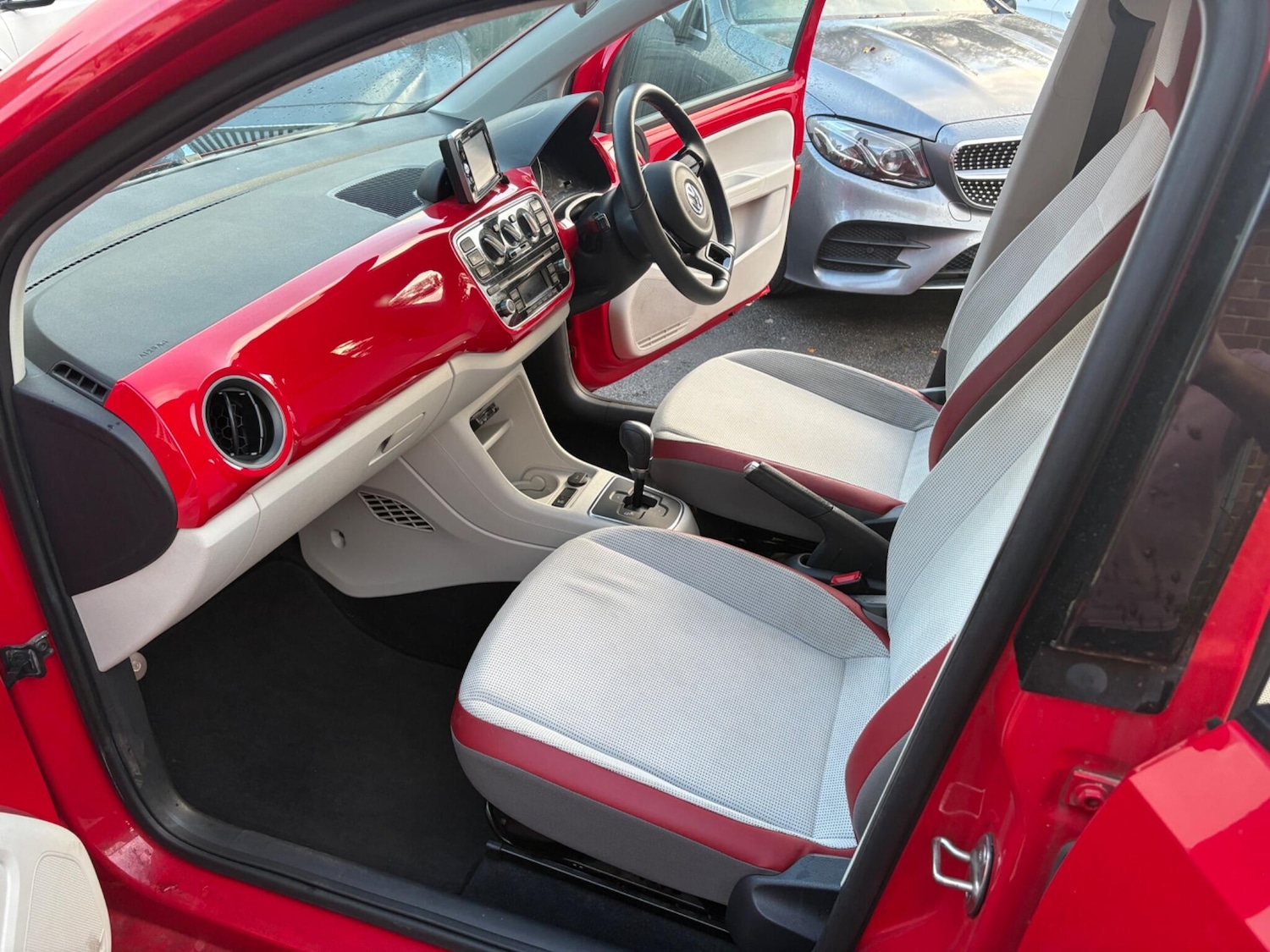 Used Volkswagen up! for sale - 76702156: Photo 27