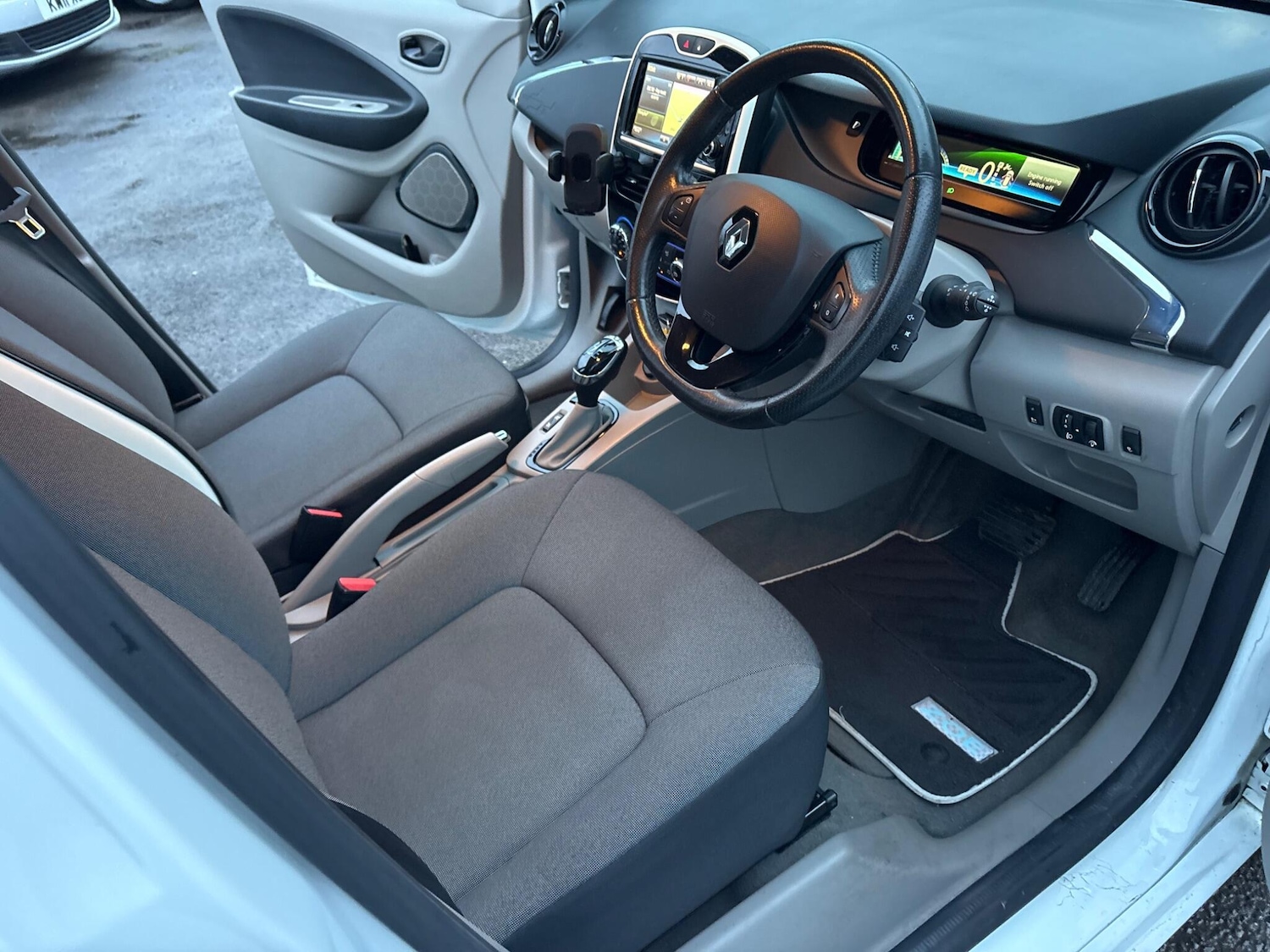 Used Renault Zoe for sale - 77290523: Photo 14