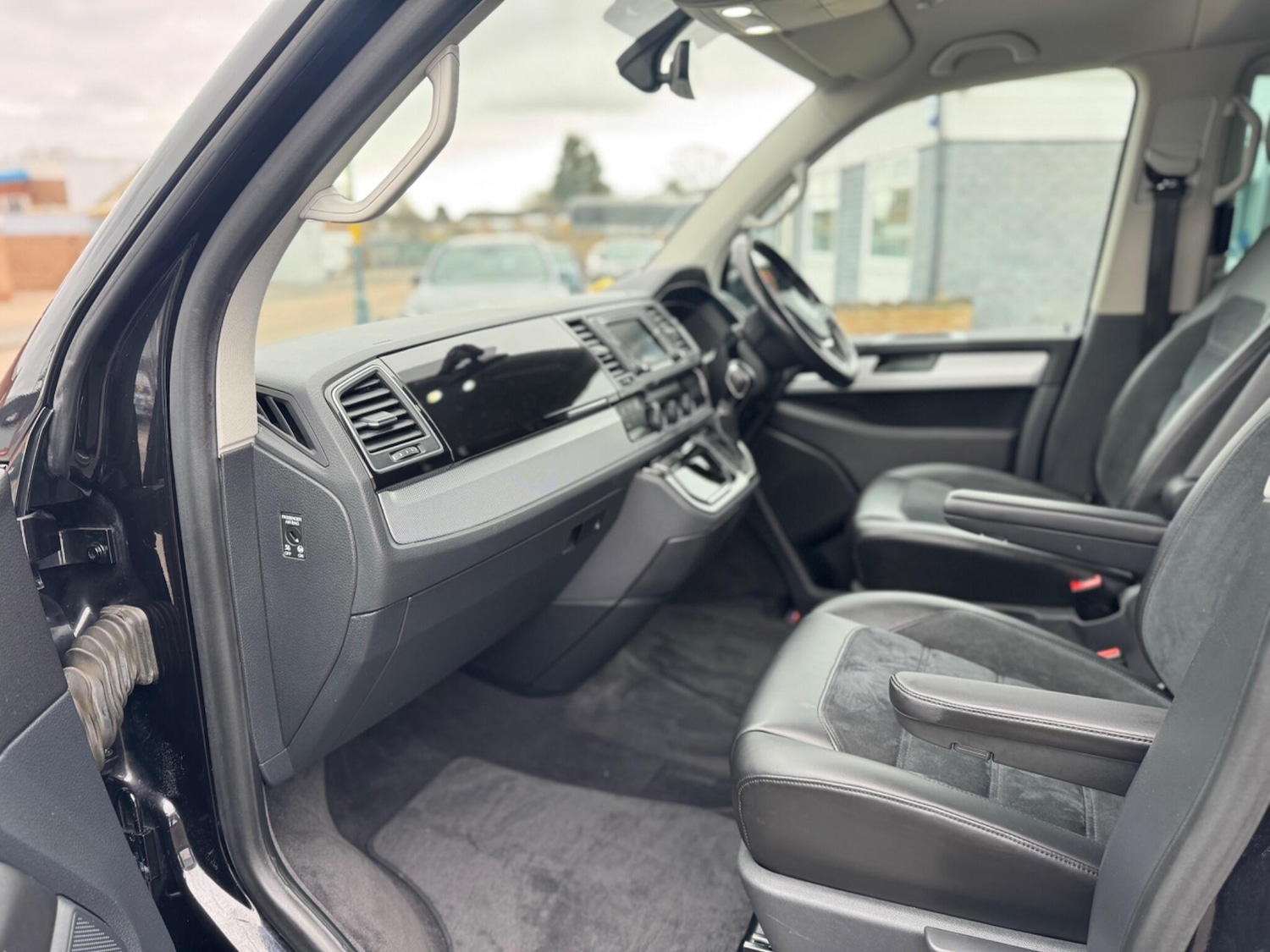 Used Volkswagen Caravelle 2017 for sale - 77978226: Photo 11