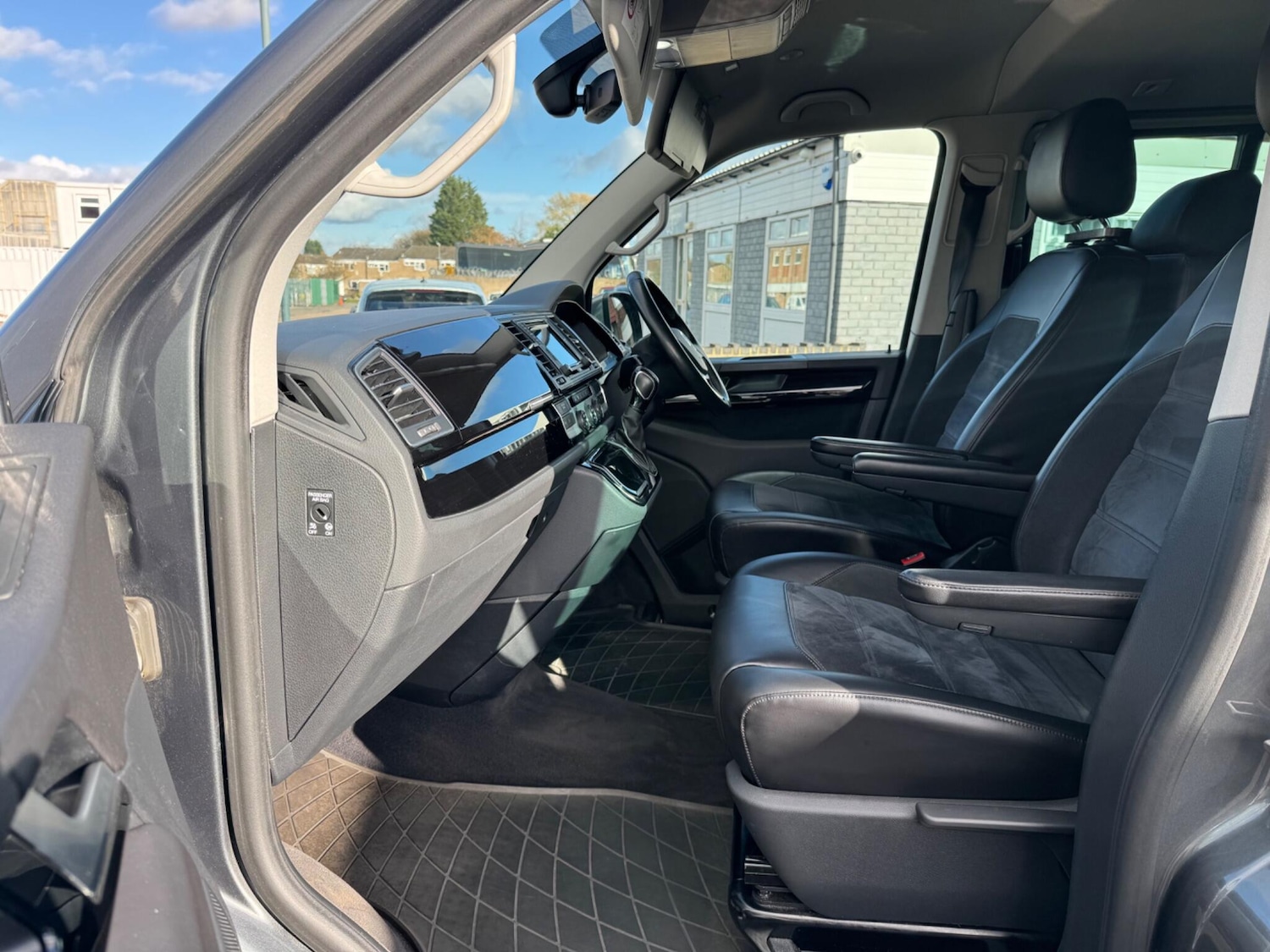 Used Volkswagen Caravelle 2016 for sale - 76457944: Photo 41