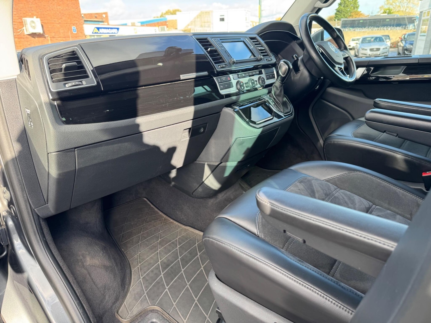 Used Volkswagen Caravelle 2016 for sale - 76457944: Photo 42