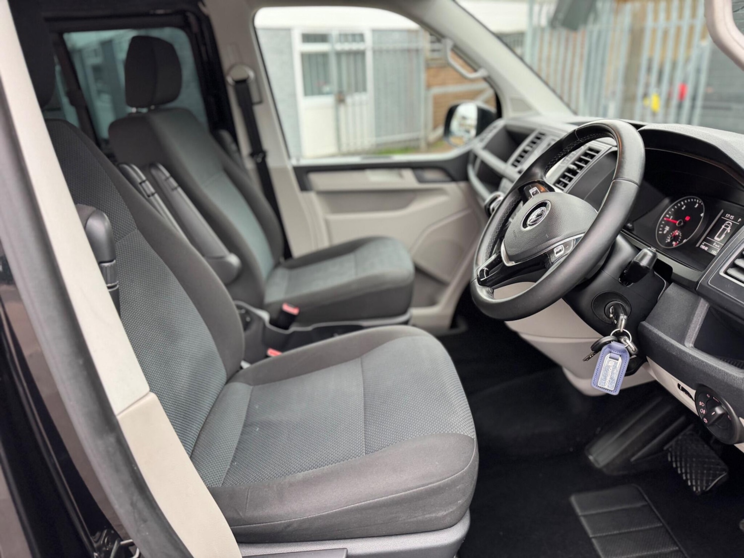 Used Volkswagen Transporter 2016 for sale - 77982650: Photo 20