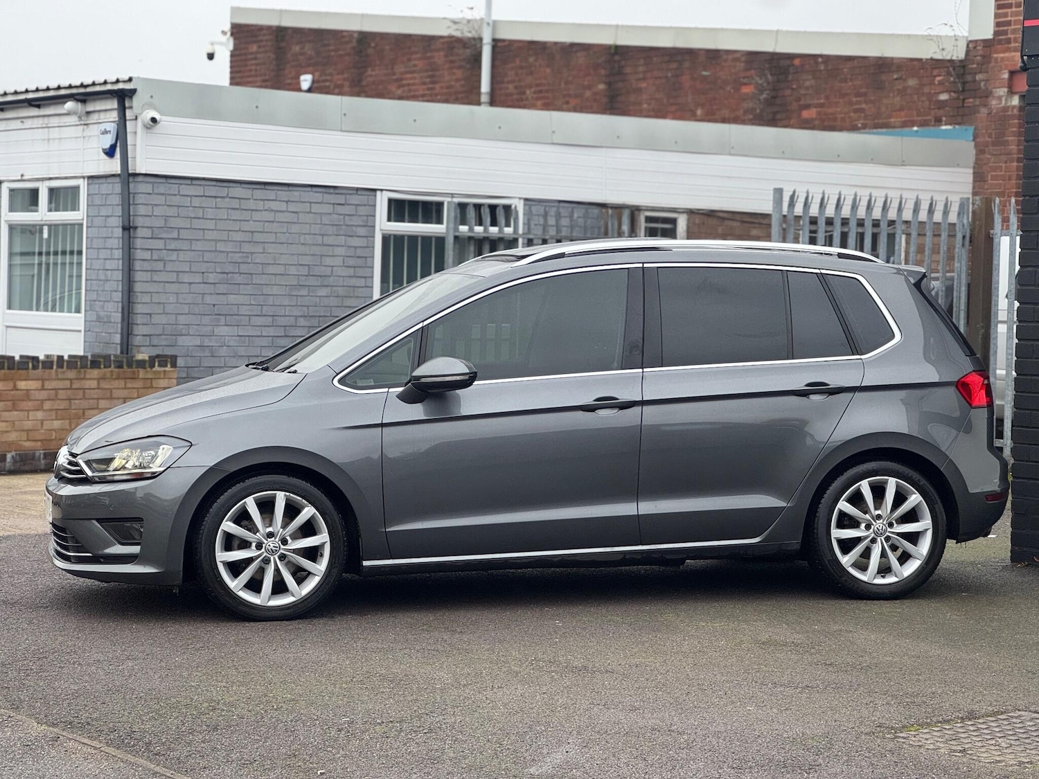 Used Volkswagen Golf SV 2017 for sale - 77057369: Photo 6