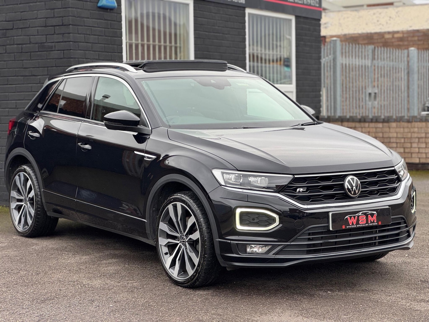 Used Volkswagen T-Roc 2021 for sale - 77633157: Photo 1