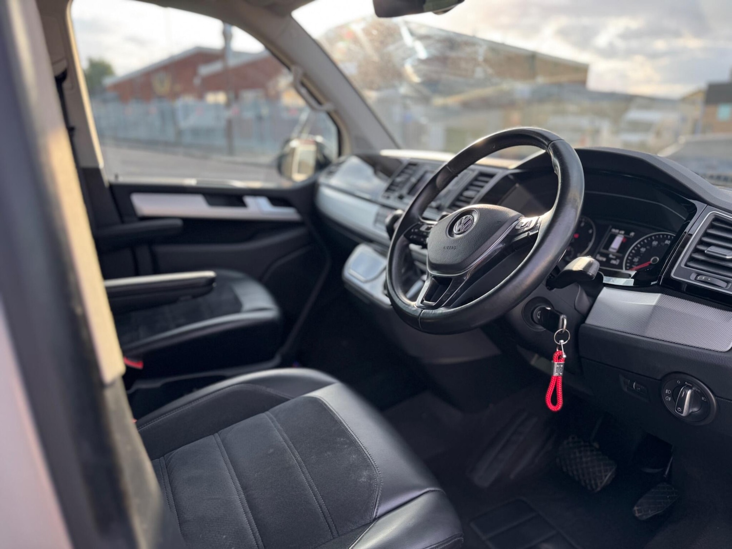 Used Volkswagen Caravelle 2016 for sale - 76377450: Photo 25