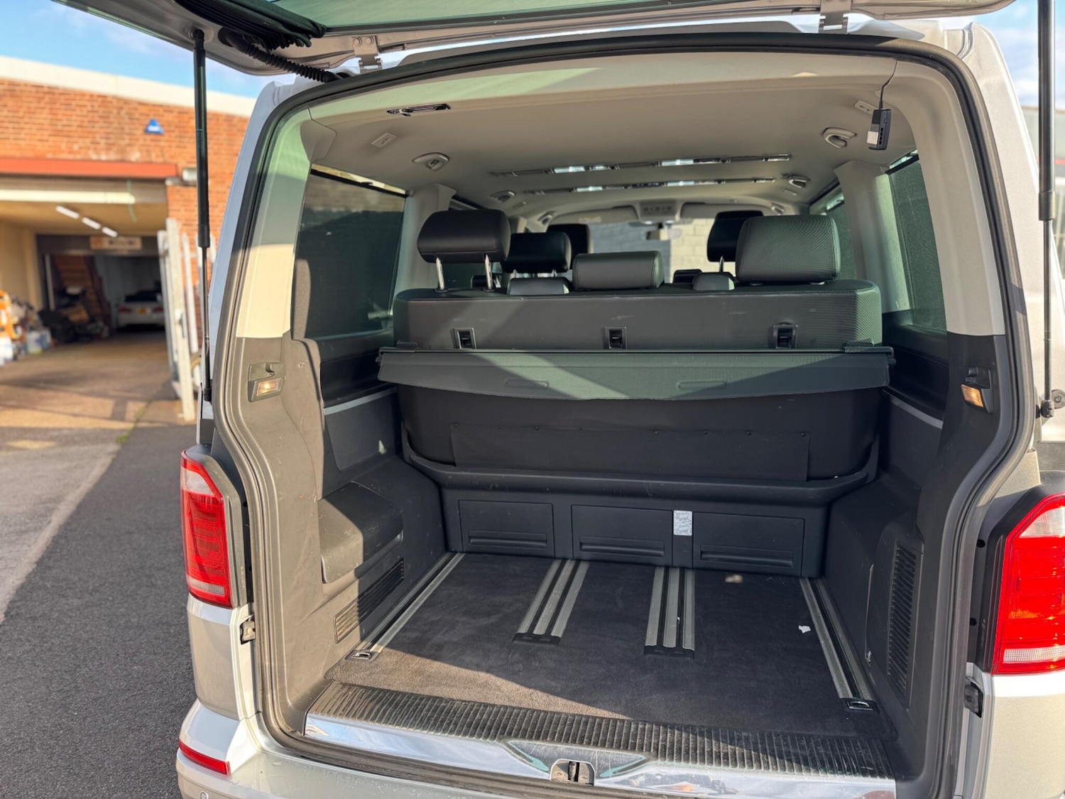 Used Volkswagen Caravelle 2016 for sale - 76377450: Photo 32