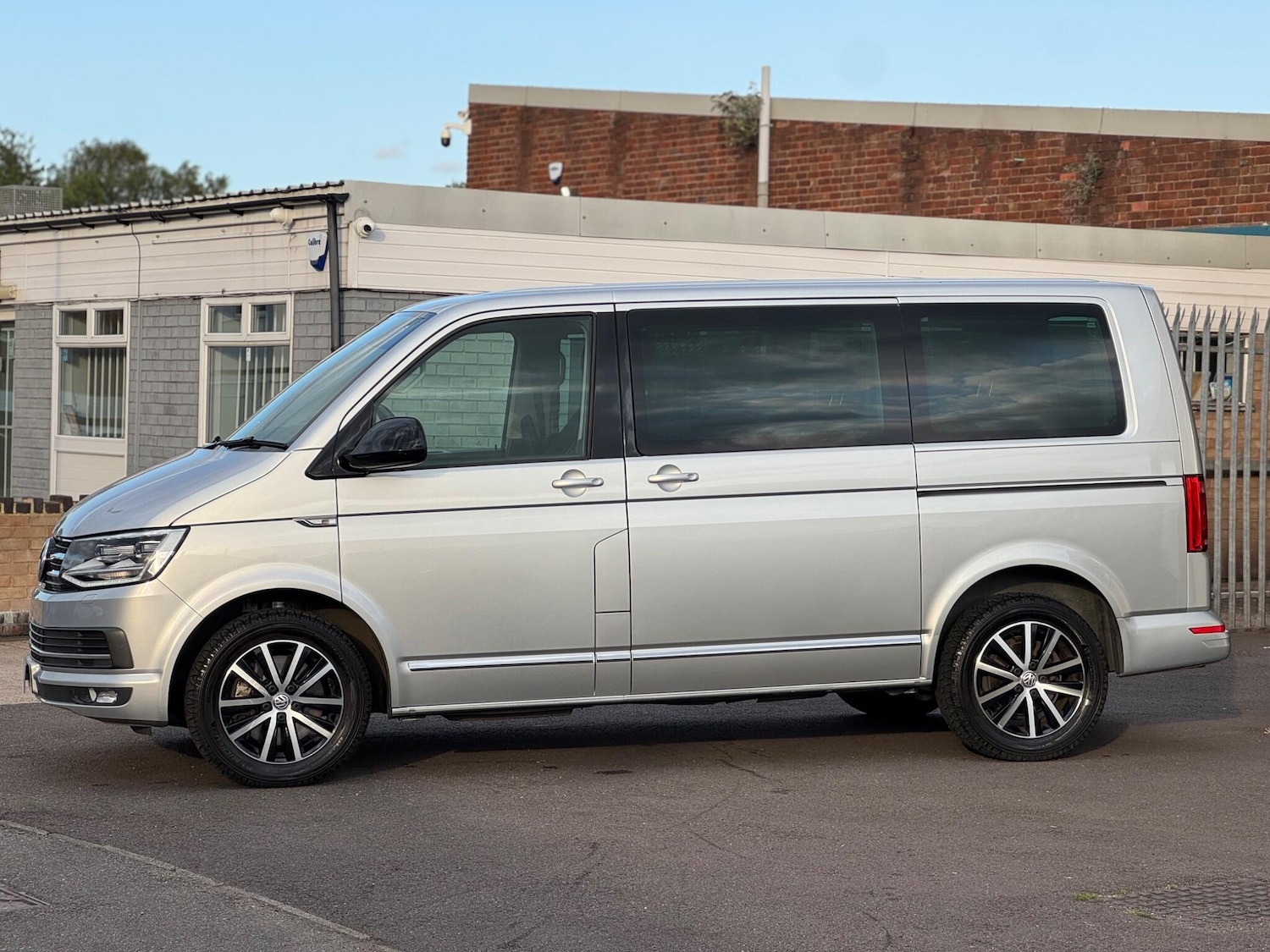 Used Volkswagen Caravelle 2016 for sale - 76377450: Photo 7