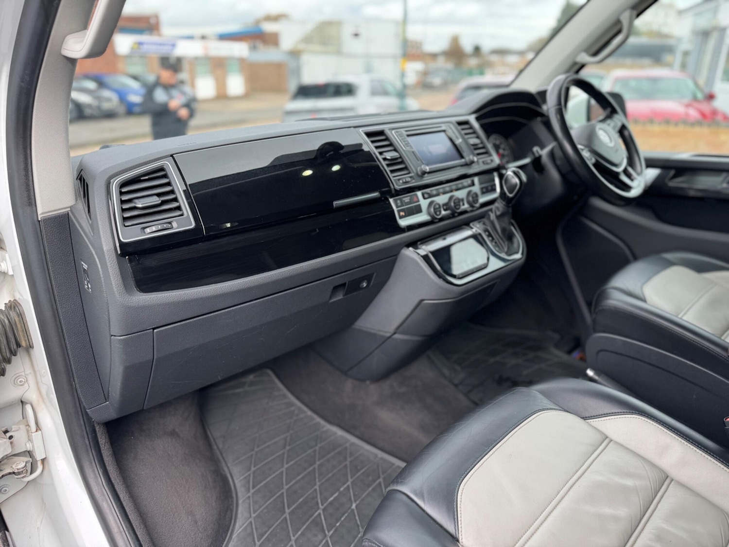 Used Volkswagen Caravelle 2016 for sale - 76521916: Photo 17