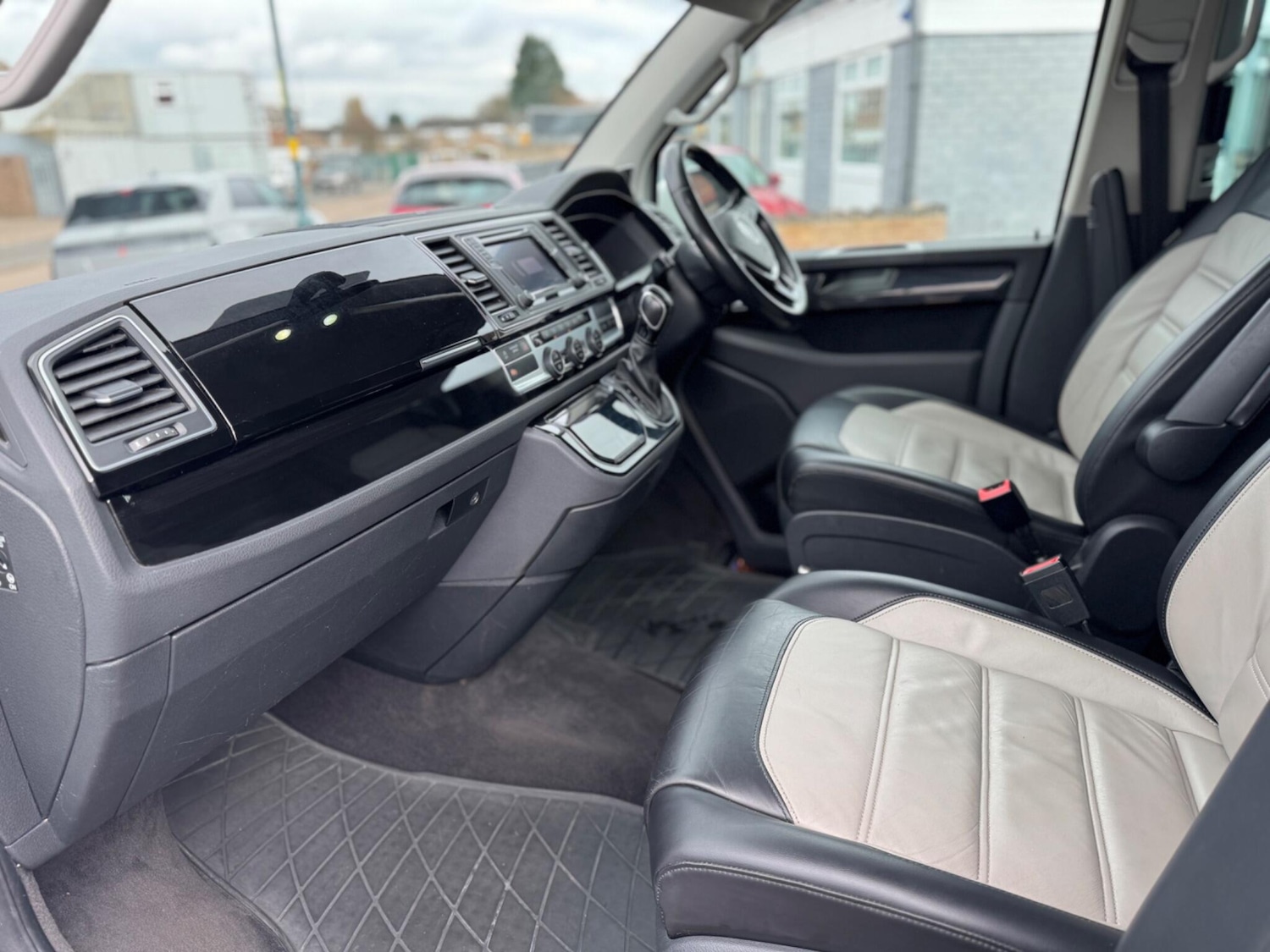 Used Volkswagen Caravelle 2016 for sale - 76521916: Photo 40