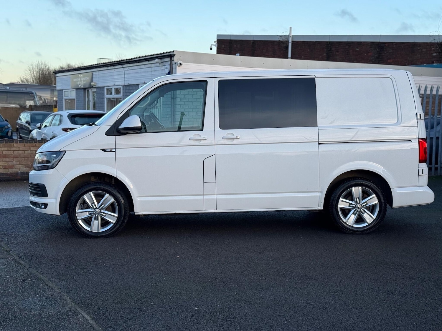 Used Volkswagen Transporter 2017 for sale - 77020890: Photo 11