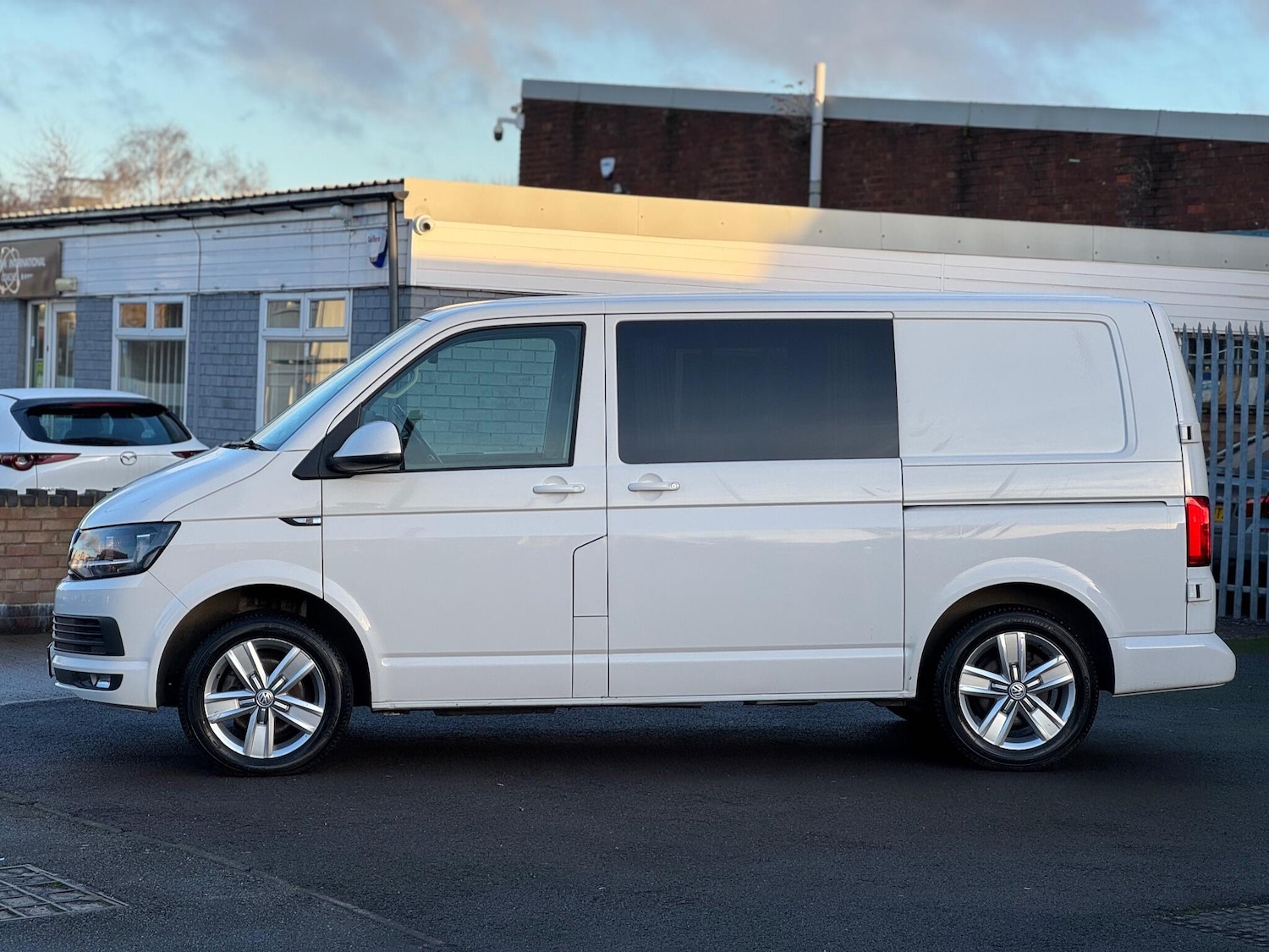 Used Volkswagen Transporter 2017 for sale - 77020890: Photo 4