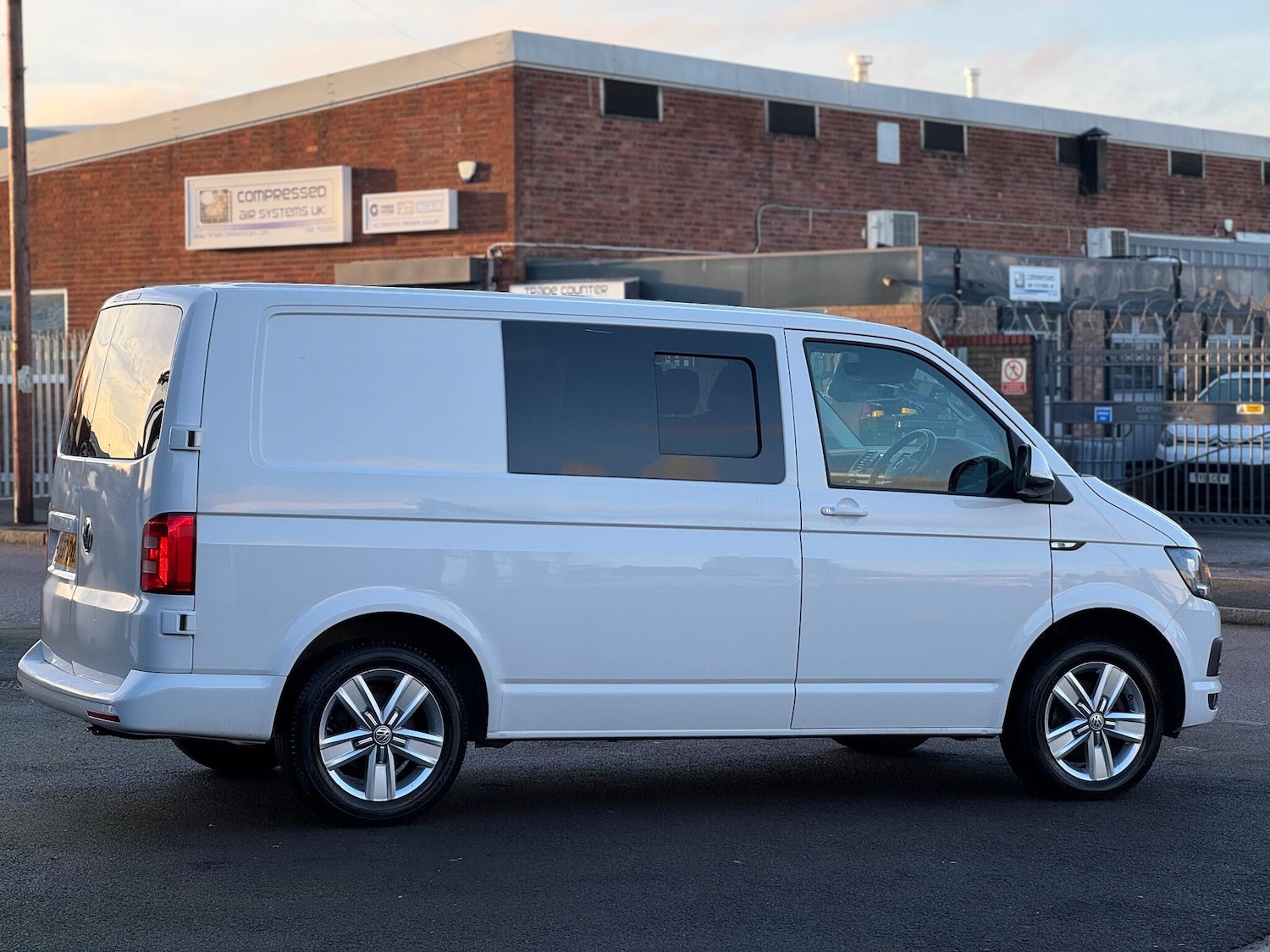 Used Volkswagen Transporter 2017 for sale - 77020890: Photo 7
