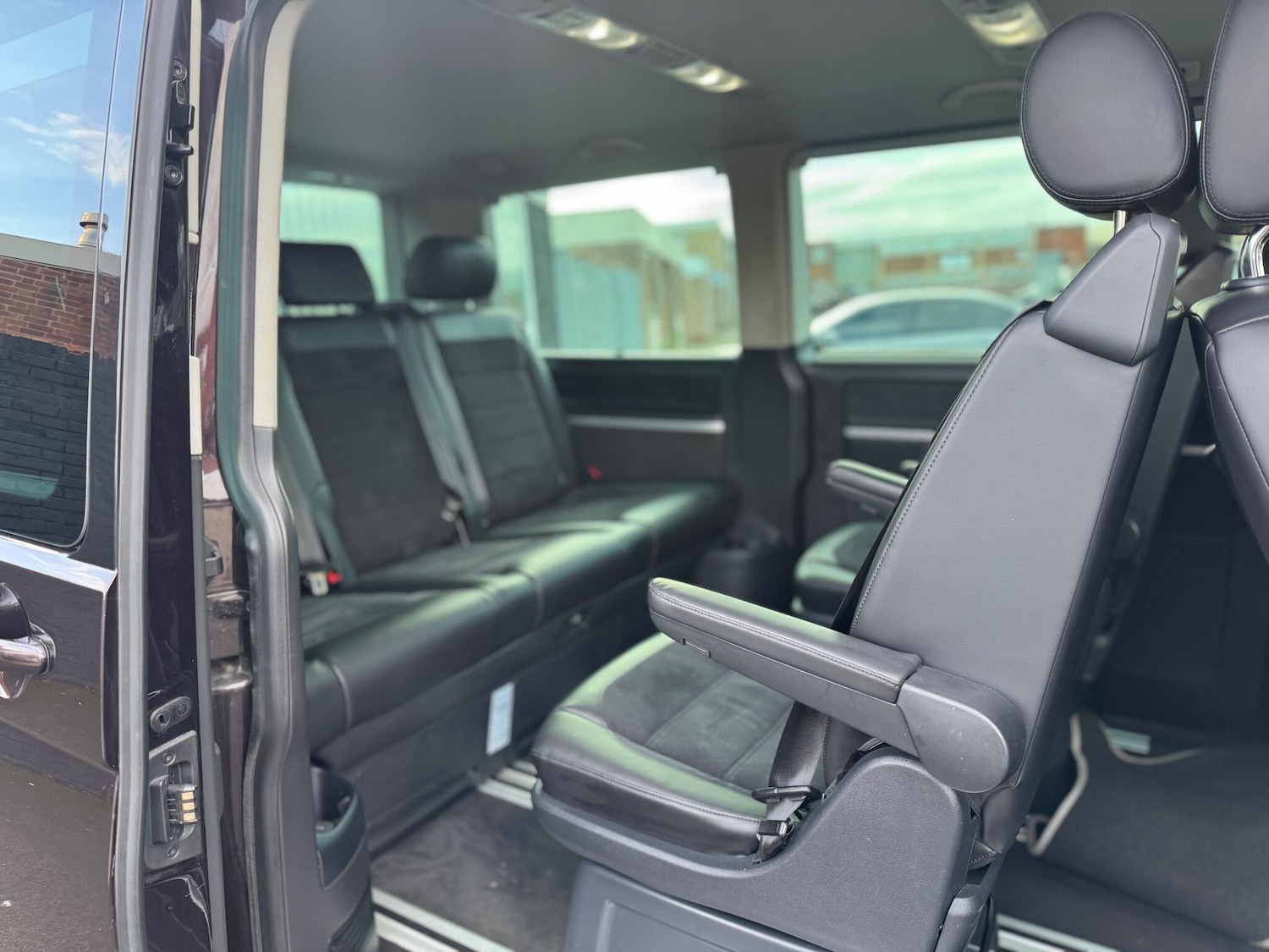 Used Volkswagen Caravelle 2016 for sale - 76942401: Photo 24