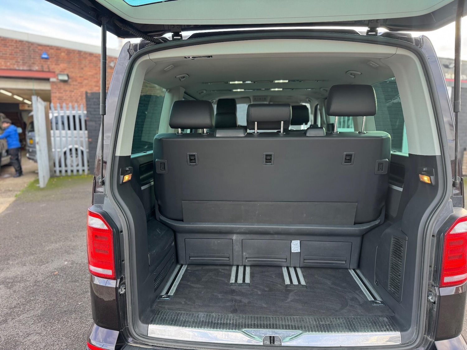 Used Volkswagen Caravelle 2016 for sale - 76942401: Photo 35