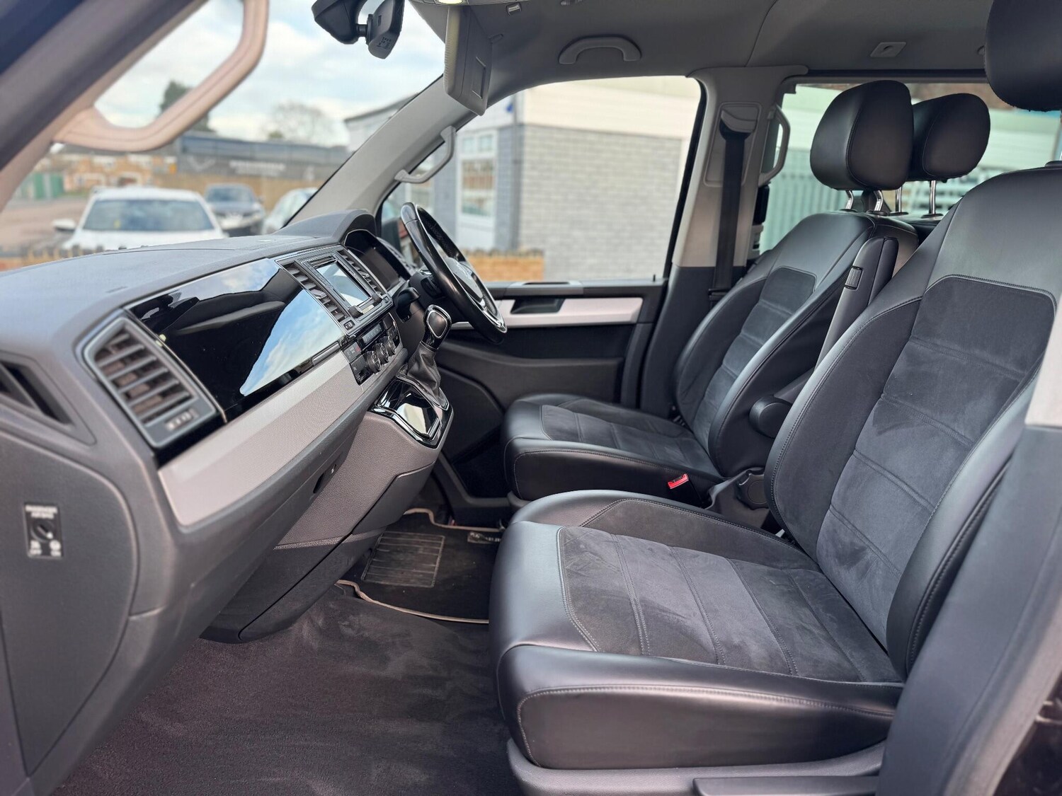 Used Volkswagen Caravelle 2016 for sale - 76942401: Photo 38