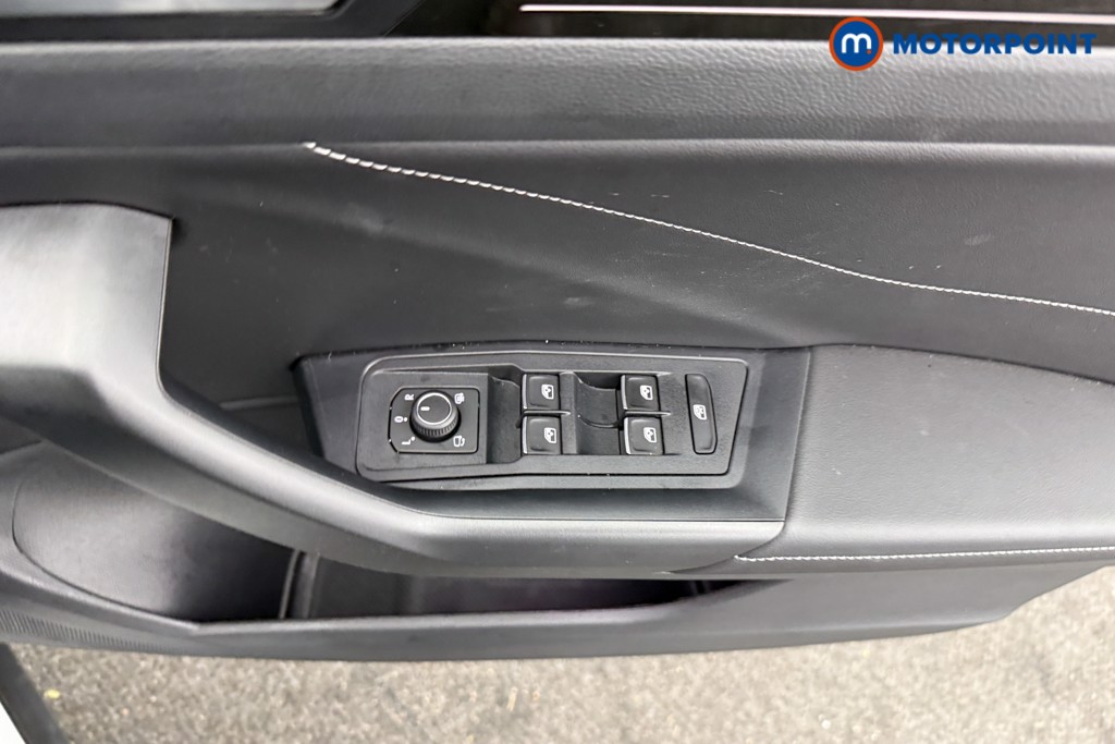 Used Volkswagen T-Roc for sale - 77245839: Photo 25