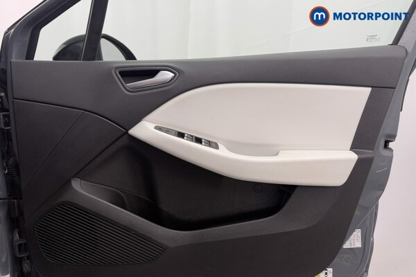 Used Renault Clio 2020 for sale - 76235123: Photo 26