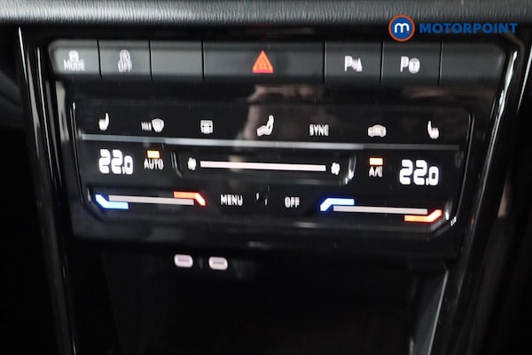 Used Volkswagen T-Roc 2023 for sale - 76067839: Photo 25