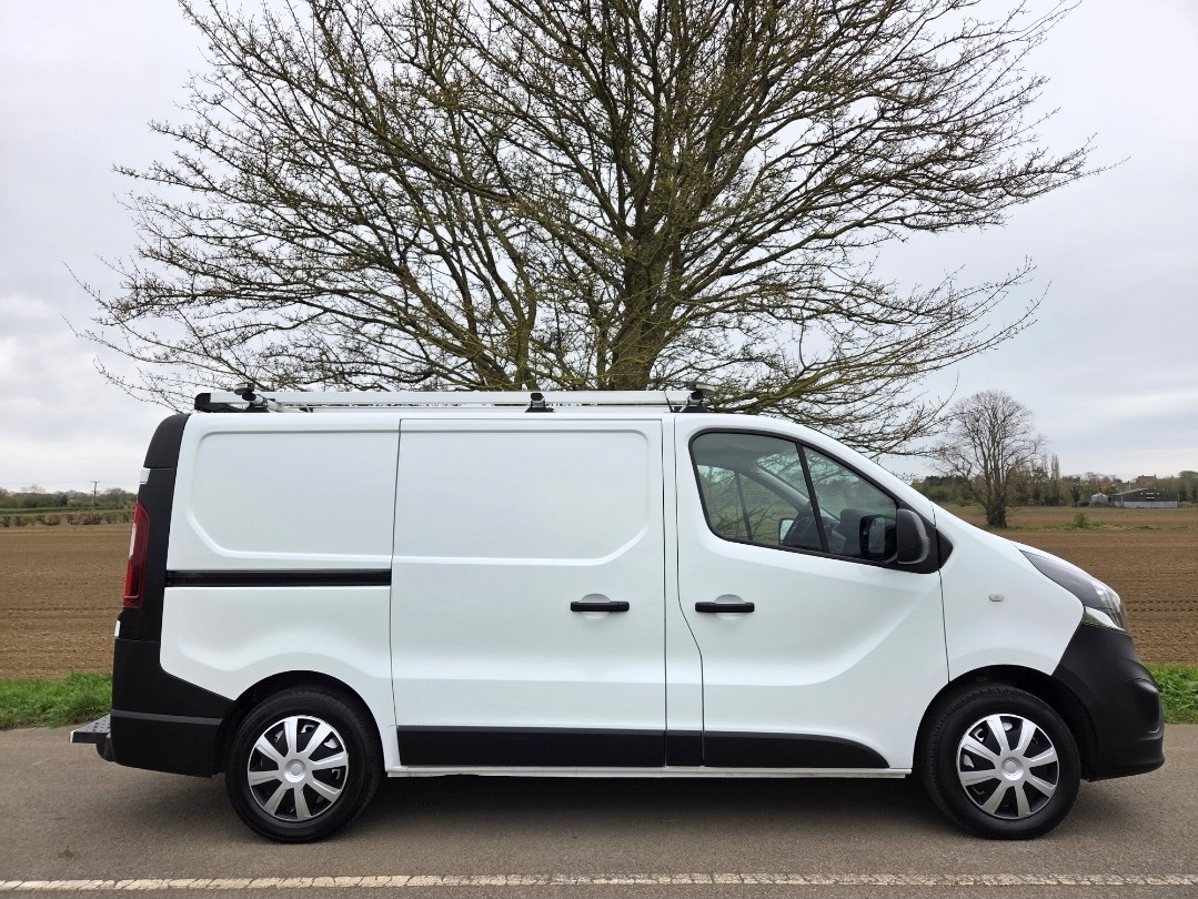 Used Vauxhall Vivaro 2018 for sale - 78062215: Photo 2
