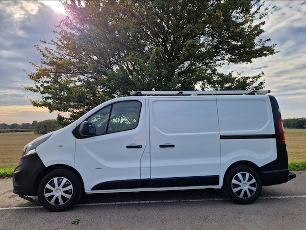 Used Vauxhall Vivaro 2016 for sale - 76149359: Photo 2