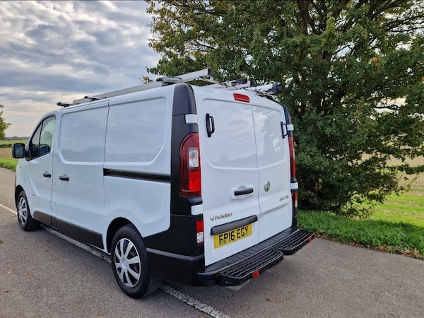 Used Vauxhall Vivaro 2016 for sale - 76149359: Photo 3