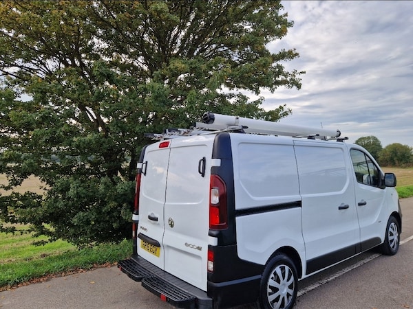 Used Vauxhall Vivaro 2016 for sale - 76149359: Photo 5