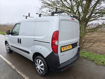 Used Vauxhall Combo 2018 for sale - 77541621: Photo