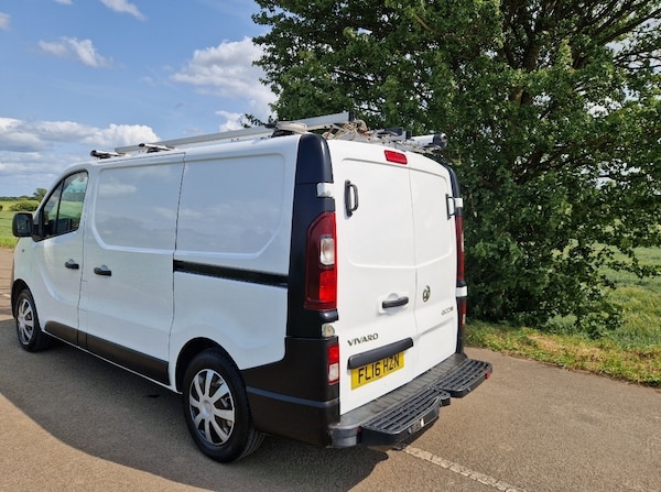 Used Vauxhall Vivaro 2016 for sale - 74812117: Photo 3