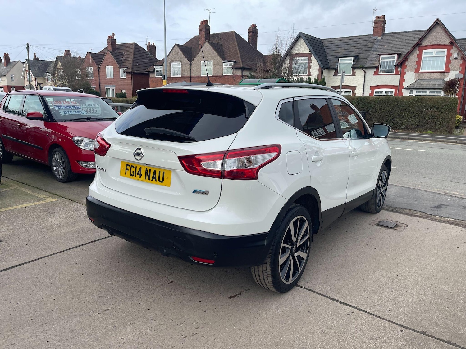 Used Nissan Qashqai 2014 for sale - 77645827: Photo 2