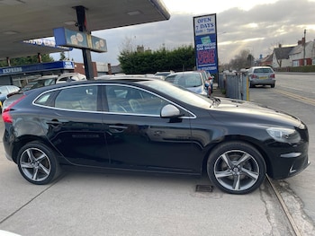 Used Volvo V40 2015 for sale - 77839608: Photo