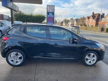 Used Renault Clio 2015 for sale - 77490030: Photo